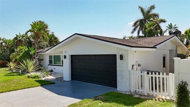 25 Island Dr in Treasure Island, FL - Building Photo - Building Photo