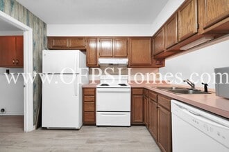 8 Viking Dr NW in Fort Walton Beach, FL - Foto de edificio - Building Photo