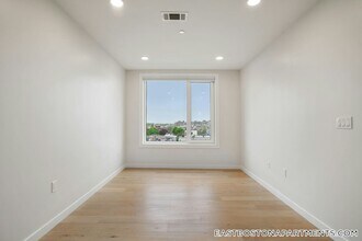194 Sumner St in Boston, MA - Building Photo - Building Photo