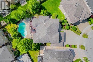 19 Ridgestone Dr in Richmond Hill, ON - Building Photo