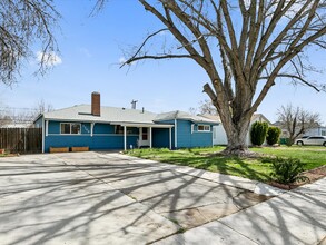 1708 Probasco Way in Sparks, NV - Building Photo - Building Photo