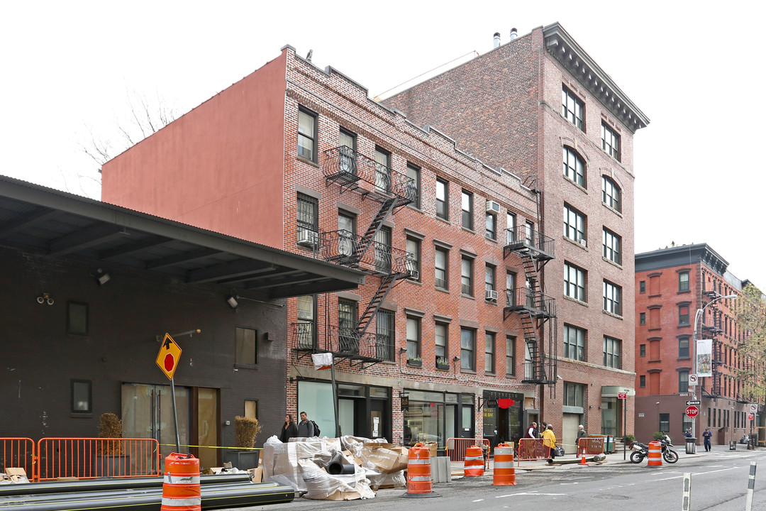 803-807 Washington St in New York, NY - Building Photo