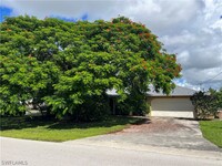 1617 SE 12th Terrace in Cape Coral, FL - Foto de edificio - Building Photo