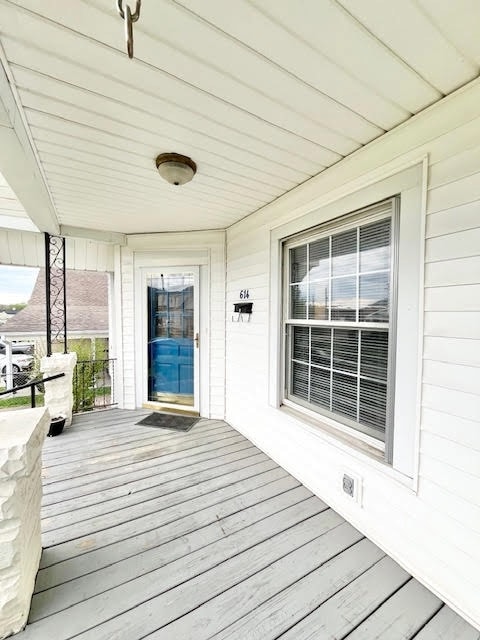 614 Elm St in Ravenna, KY - Foto de edificio - Building Photo