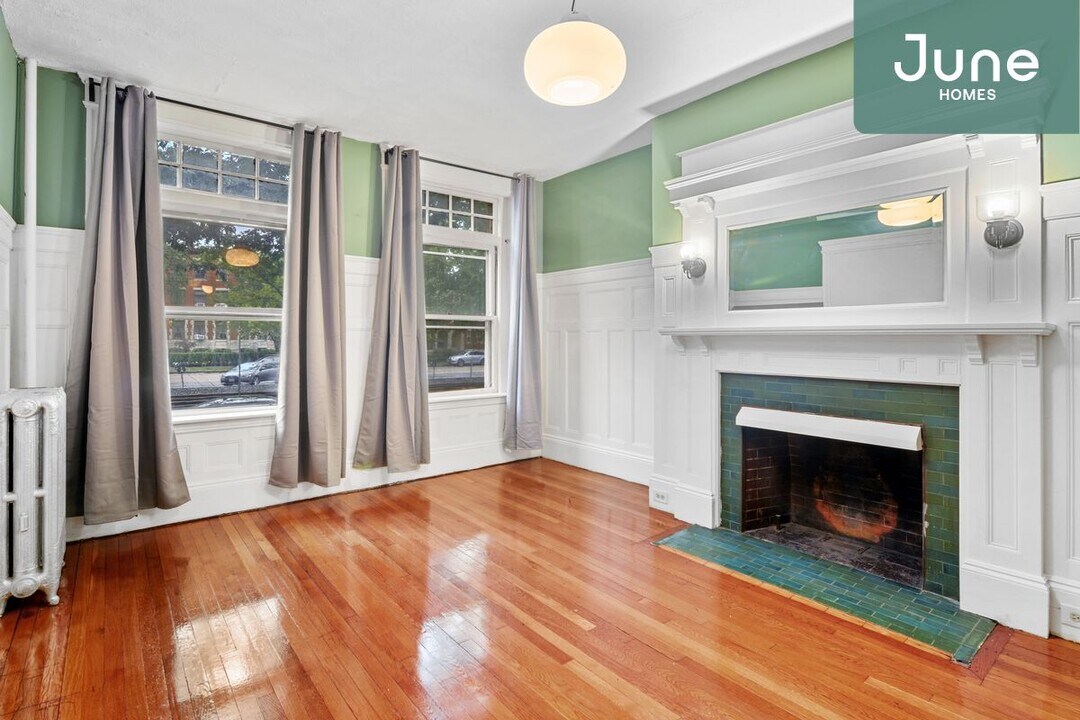 1905 Beacon St-Unit -B in Boston, MA - Building Photo