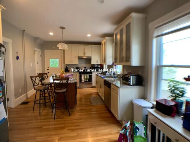 25 Greenleaf Ave, Unit 2