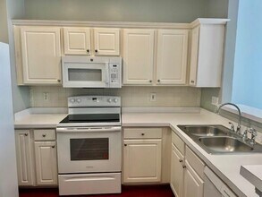 1166 Village Ct SE in Atlanta, GA - Building Photo - Building Photo