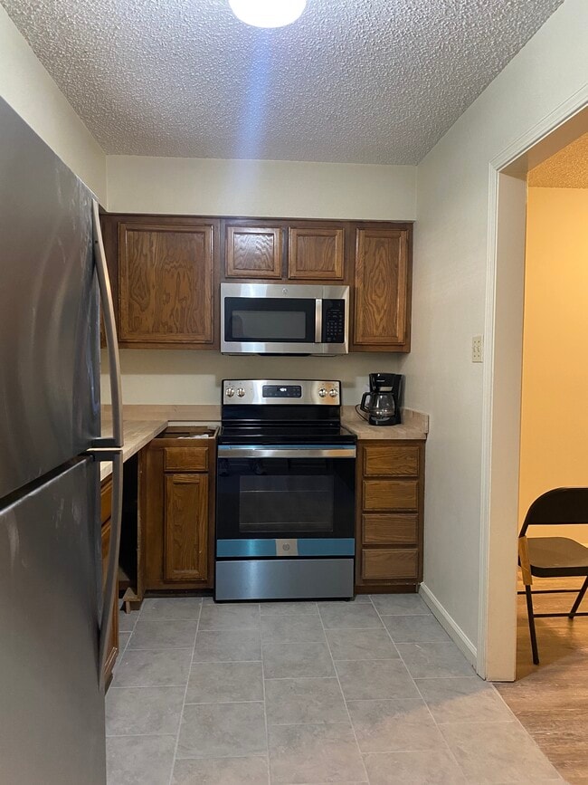 1672 Brightside Dr, Unit B in Baton Rouge, LA - Foto de edificio - Building Photo