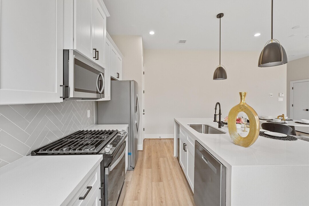 833 Dorchester St in Houston, TX - Building Photo