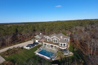 90 Napeague Harbor Rd in Amagansett, NY - Building Photo - Building Photo