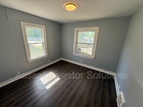 610 E Albert Ave in Independence, MO - Building Photo - Building Photo
