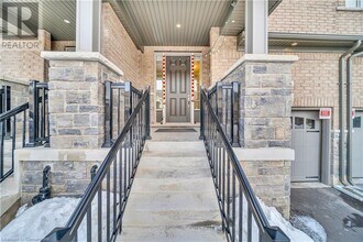 26 Roywood St in Kitchener, ON - Building Photo - Building Photo