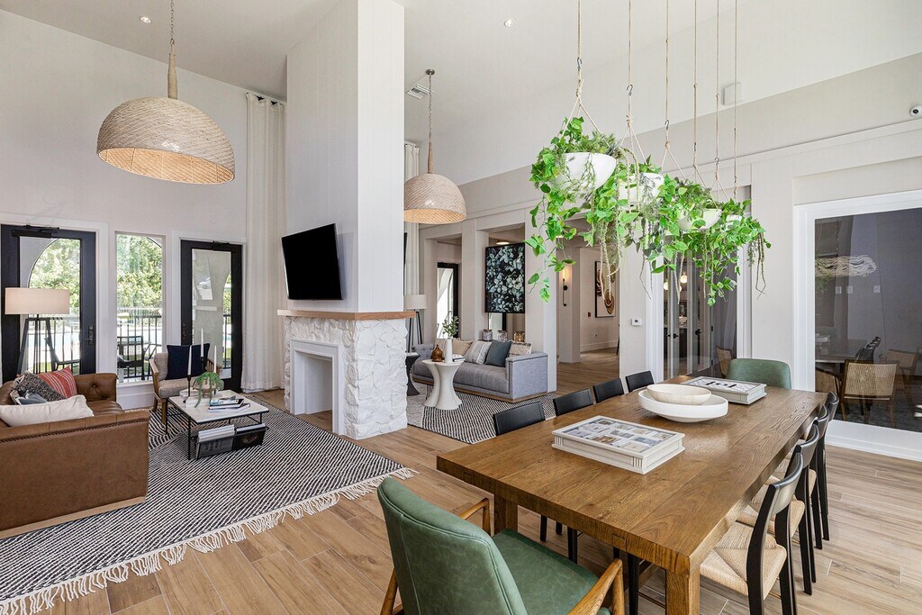 The Caroline Lakeland, FL Apartments