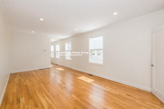217 Arlington St, Unit 1 in Medford, MA - Building Photo - Building Photo