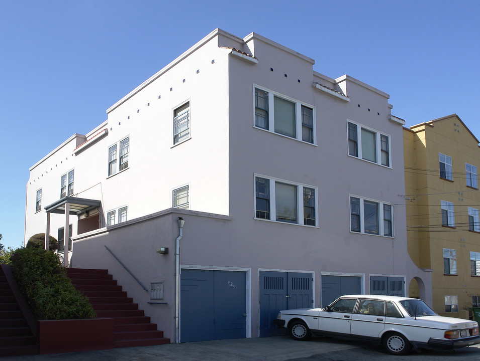 420 Wayne Ave in Oakland, CA - Foto de edificio