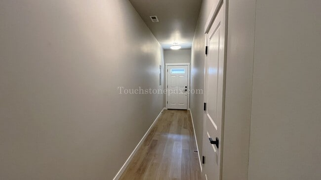 3855 SE 92nd Ave in Portland, OR - Building Photo - Building Photo