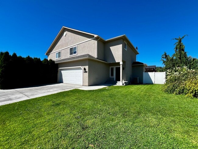 property at 1502 S 71st Ave