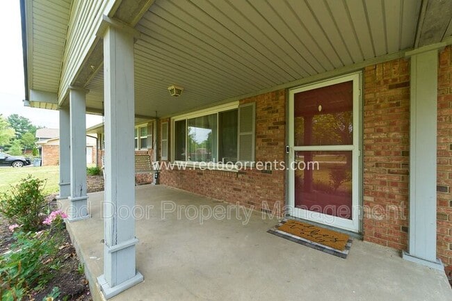 1783 N Avon Ave photo'
