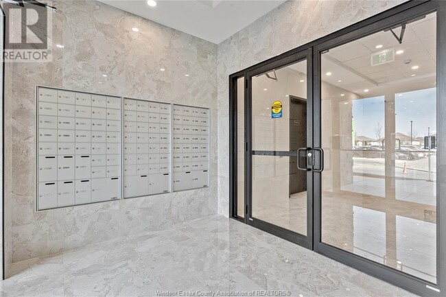 4775 Walker Rd in Windsor, ON - Building Photo - Building Photo