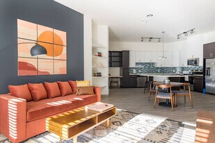 555 N College Ave in Tempe, AZ - Building Photo