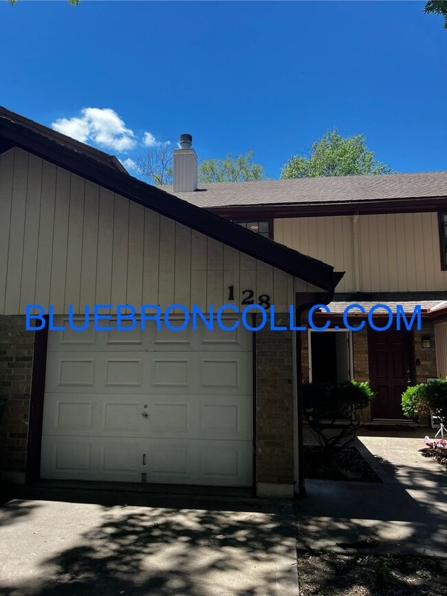 property at 128 SW Oxford Pl