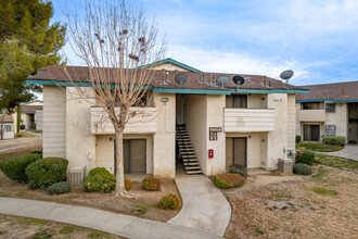 Willow Creek Village in Lancaster, CA - Foto de edificio - Building Photo