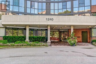 1240 Marlborough Ct in Oakville, ON - Building Photo - Building Photo