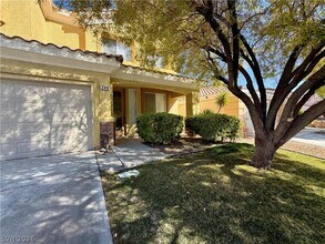 246 Duck Hollow Ave in Las Vegas, NV - Building Photo - Building Photo