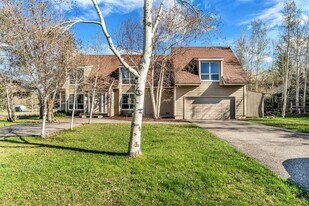 2035 Lucky John Dr in Park City, UT - Building Photo