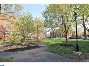 732 Melon Pl, Unit C in Philadelphia, PA - Foto de edificio - Building Photo
