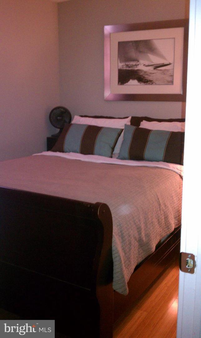 2351 Christian St-Unit -1-A in Philadelphia, PA - Foto de edificio - Building Photo