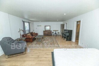 981 Castle Rock Rd in Walnut Creek, CA - Building Photo - Building Photo