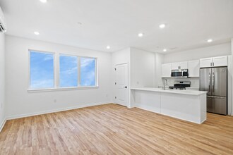 1309 Cambridge St, Unit 302 in Philadelphia, PA - Foto de edificio - Building Photo