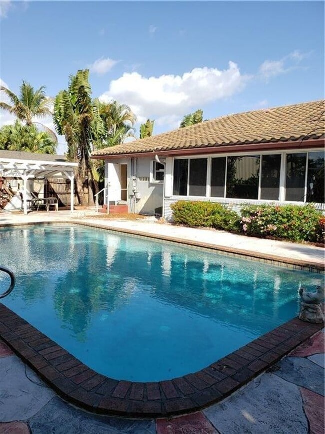 516 NE 23rd St in Wilton Manors, FL - Building Photo - Building Photo