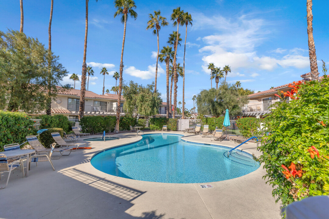 2701 E Mesquite Ave in Palm Springs, CA - Foto de edificio