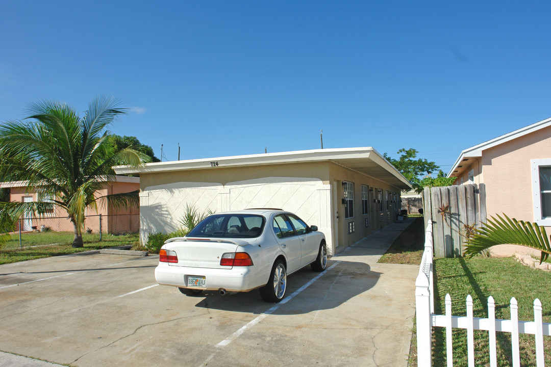 Parkview Heights Apartments in Lake Worth, FL - Building Photo