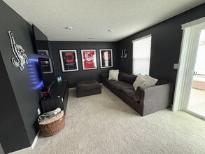 13 Wentworth Ln in Deer Park, OH - Foto de edificio - Building Photo