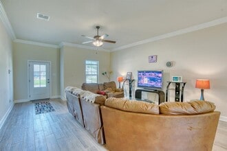 211 Zachary Ln in Bridge City, TX - Building Photo - Building Photo