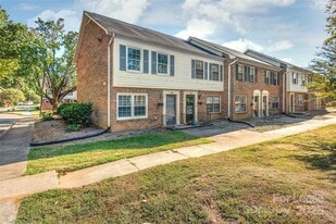 4736 Old Lantern Way in Charlotte, NC - Building Photo