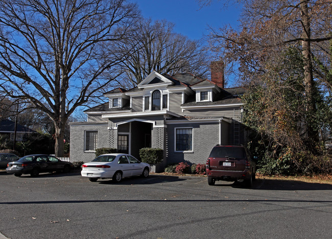 Louise Manor in Charlotte, NC - Foto de edificio - Building Photo