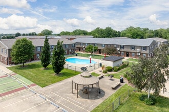 Westgate Apartments in Champaign, IL - Building Photo - Building Photo