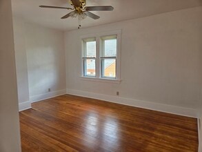 746 2nd St, Unit Fl 2 in Verona, PA - Foto de edificio - Building Photo