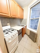 305 E 105th St in New York, NY - Building Photo - Building Photo