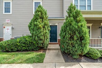 11247 Wortham Crest Cir in Manassas, VA - Foto de edificio - Building Photo