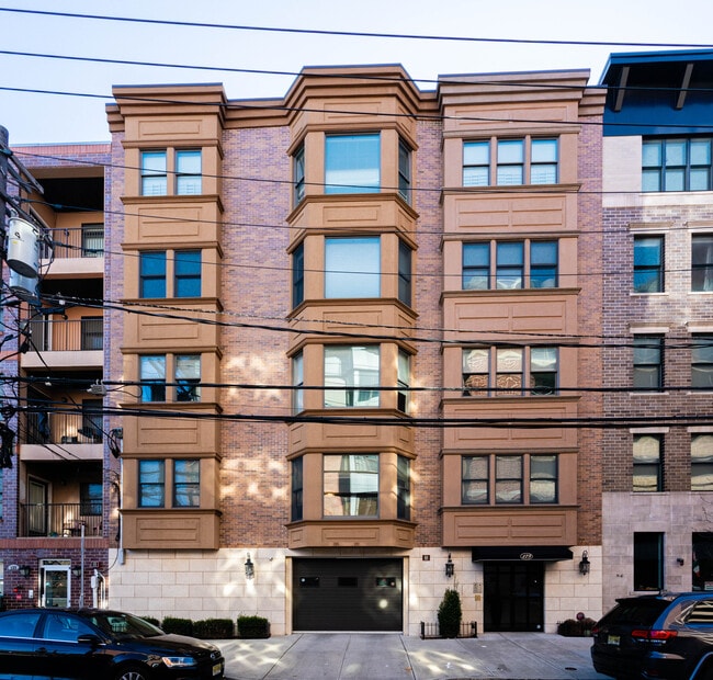 129 Harrison St in Hoboken, NJ - Building Photo - Building Photo