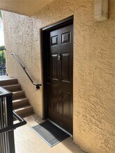 2061 Renaissance Blvd in Miramar, FL - Foto de edificio - Building Photo