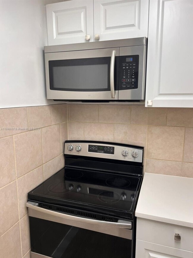 271 Bonnie Blvd in Palm Springs, FL - Building Photo - Building Photo