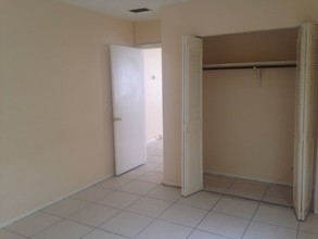 230 NE 40th St in Oakland Park, FL - Building Photo - Building Photo