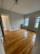 23 Lawrence St, Unit 2 in Fitchburg, MA - Building Photo - Building Photo