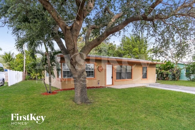 2411 NE 10th Ave in Pompano Beach, FL - Building Photo - Building Photo